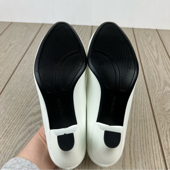 Easy Street Fabulous Women's Classic Dress Heels 7.5WW White $60 - Picture 8 of 9